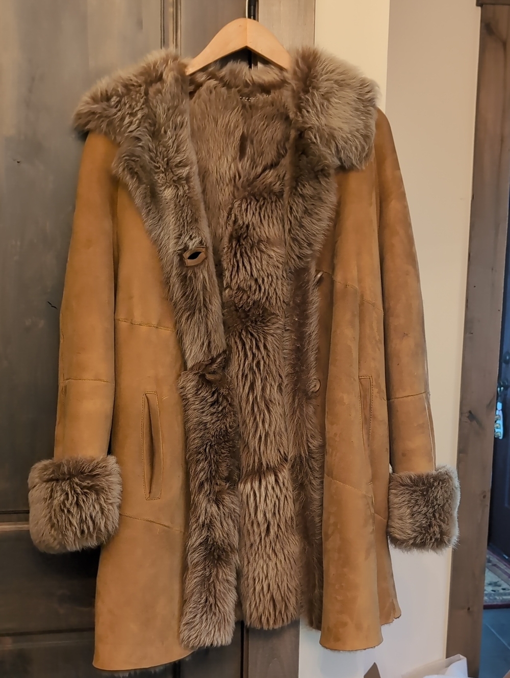 Women’s Luxurious Suede Shearling Coat in Tan